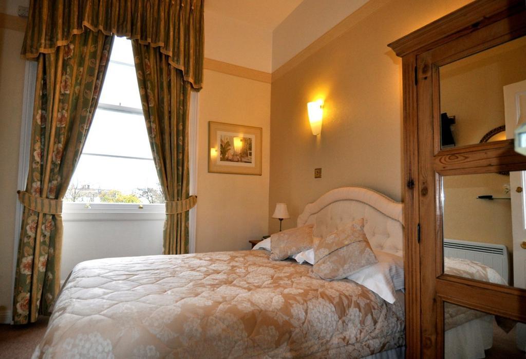 Willoughby House Hotel & Apartments Cheltenham Phòng bức ảnh