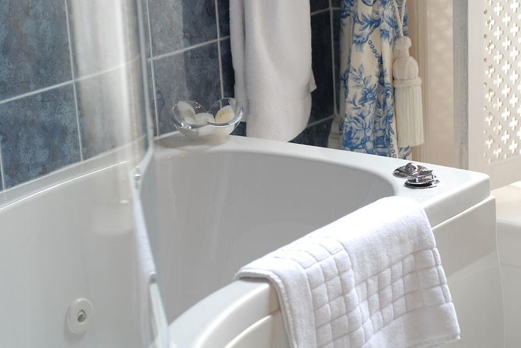 Willoughby House Hotel & Apartments Cheltenham Phòng bức ảnh