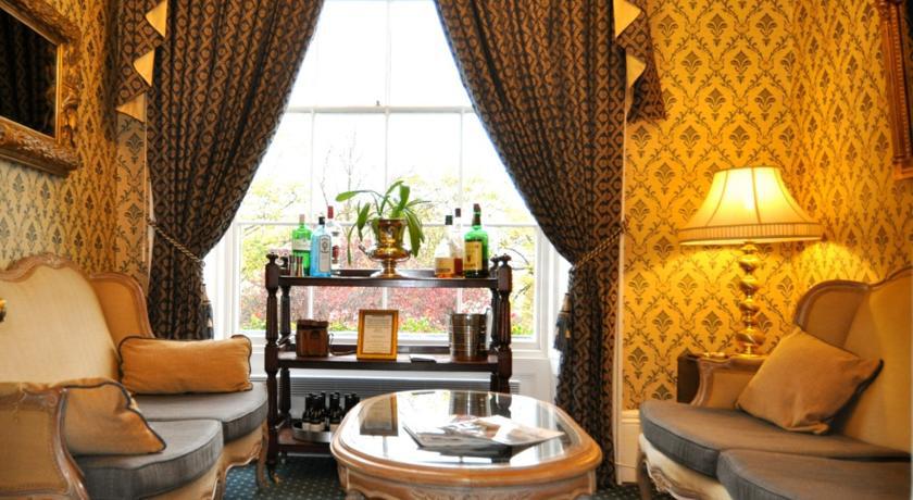 Willoughby House Hotel & Apartments Cheltenham Ngoại thất bức ảnh